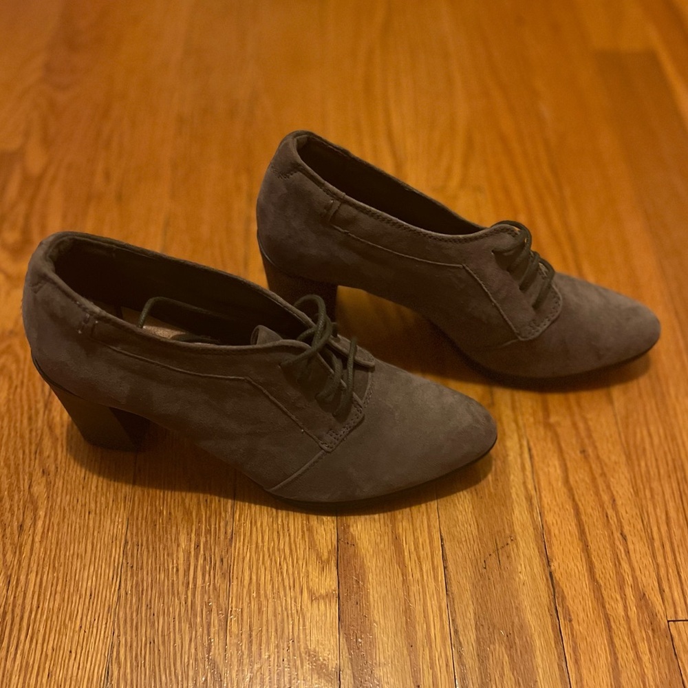 Clarkes Collection Soft Cushion Block Heel Lace Up